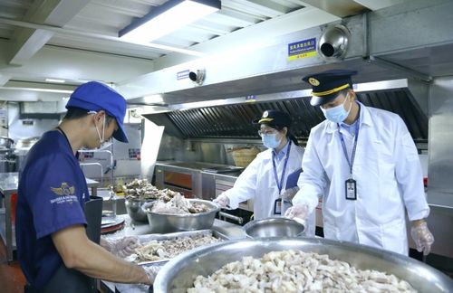 守護舌尖上的安全 南寧市開展餐飲企業中央廚房及供應鏈專項檢查